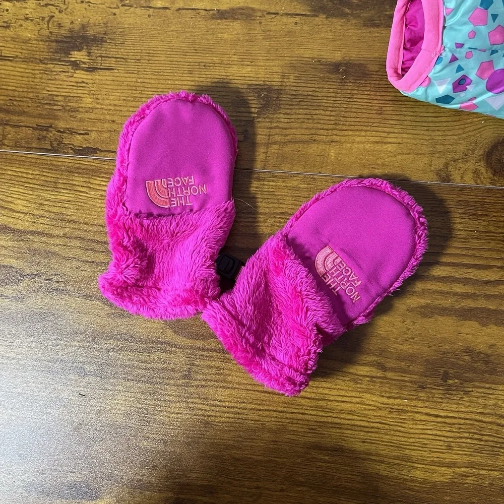 North Face infant winter Set Jacket Hat Snow Pants Mittens Size 3-6 Months